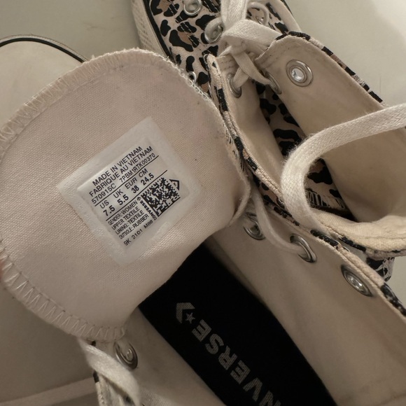 Converse high top platforms in leopard print - Picture 2 of 5